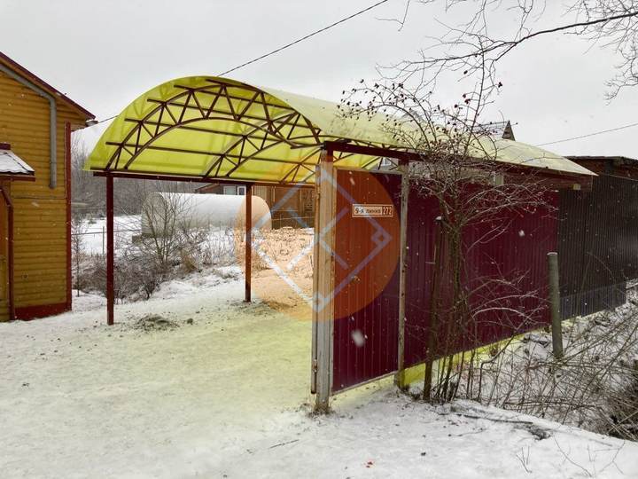 навес из поликарбоната с арочной крышей