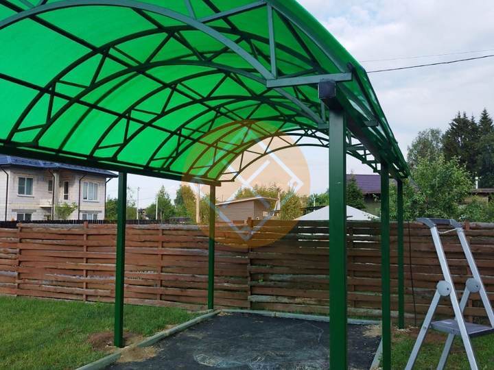 металлический навес для одного автомобиля