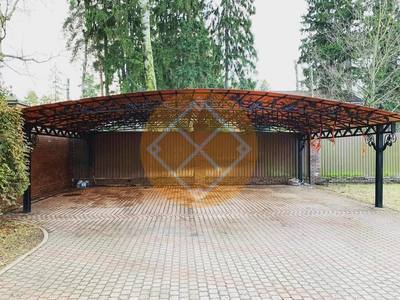 Широкий арочный навес с ковкой
