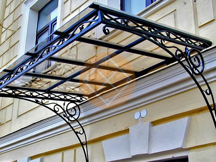 козырек с монолитным поликарбонатом