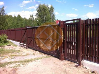 Ворота откатные с евроштакетником и свайно-винтовым фундаментом
